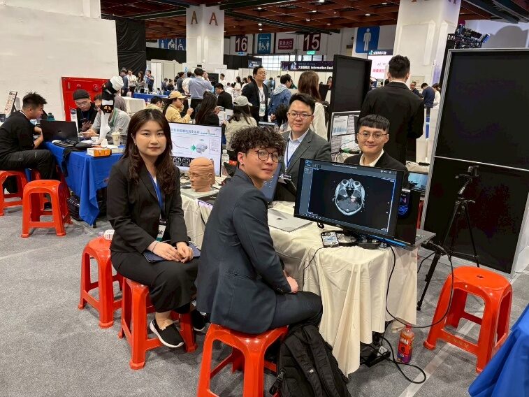 Exhibition floor · live DeepBT® workstation demo