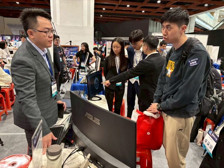 Exhibition floor · one-on-one product walkthrough